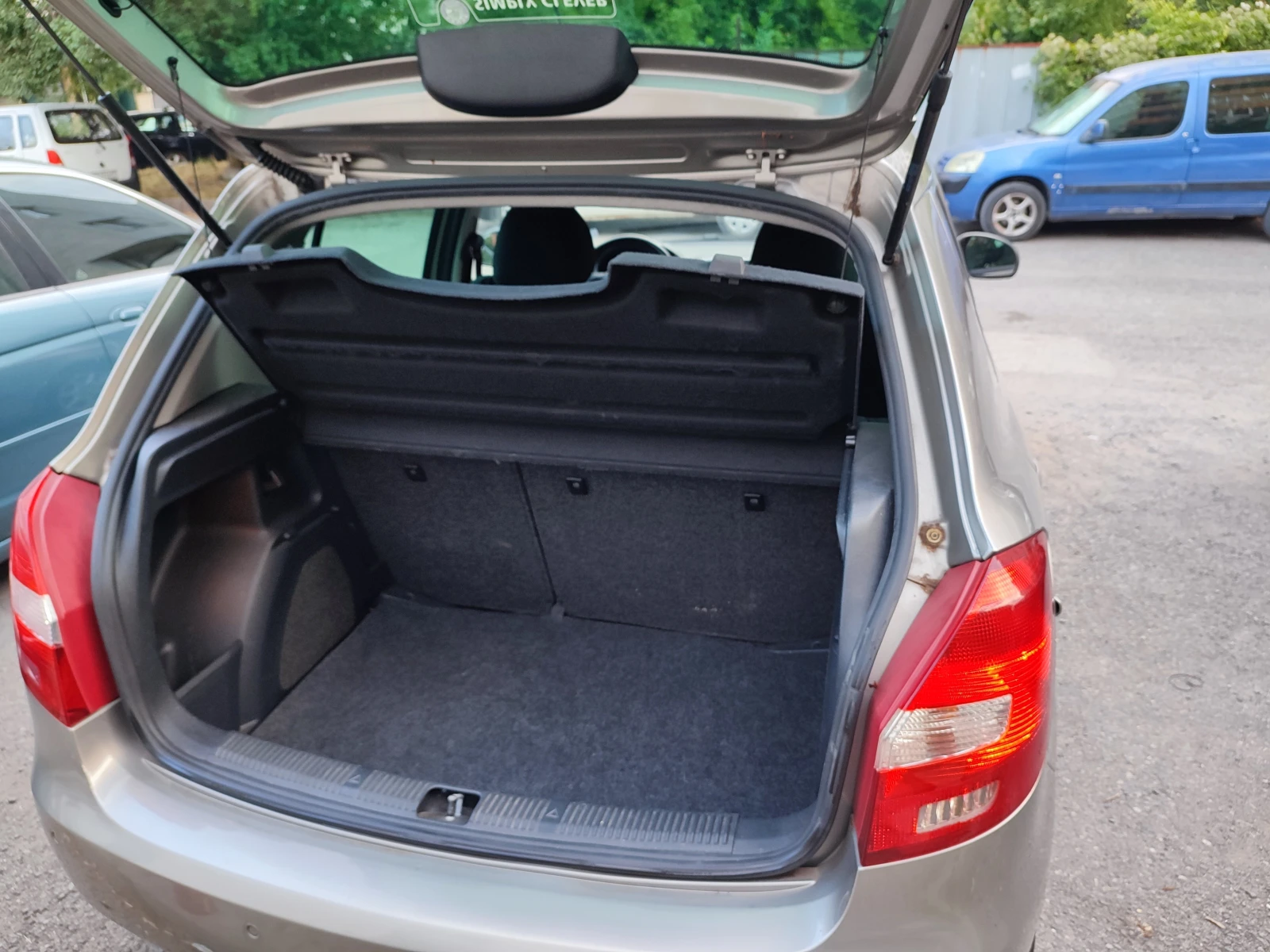 Skoda Fabia 1.6i, снимка 8 - Автомобили и джипове - 55608062