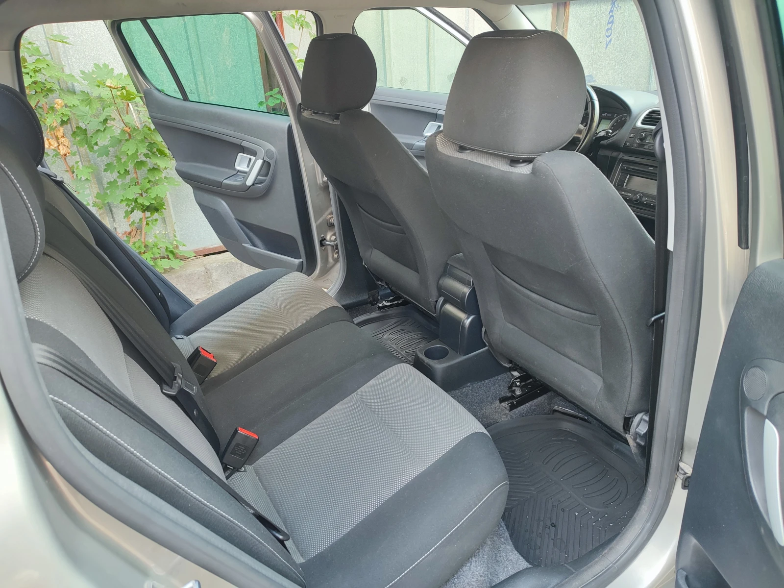 Skoda Fabia 1.6i, снимка 9 - Автомобили и джипове - 55608062