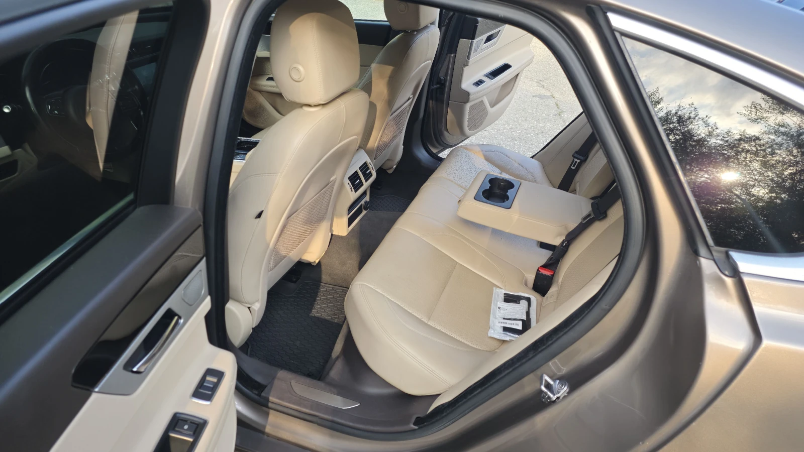 Jaguar Xf 2.0D 4x4, снимка 13 - Автомобили и джипове - 56075893