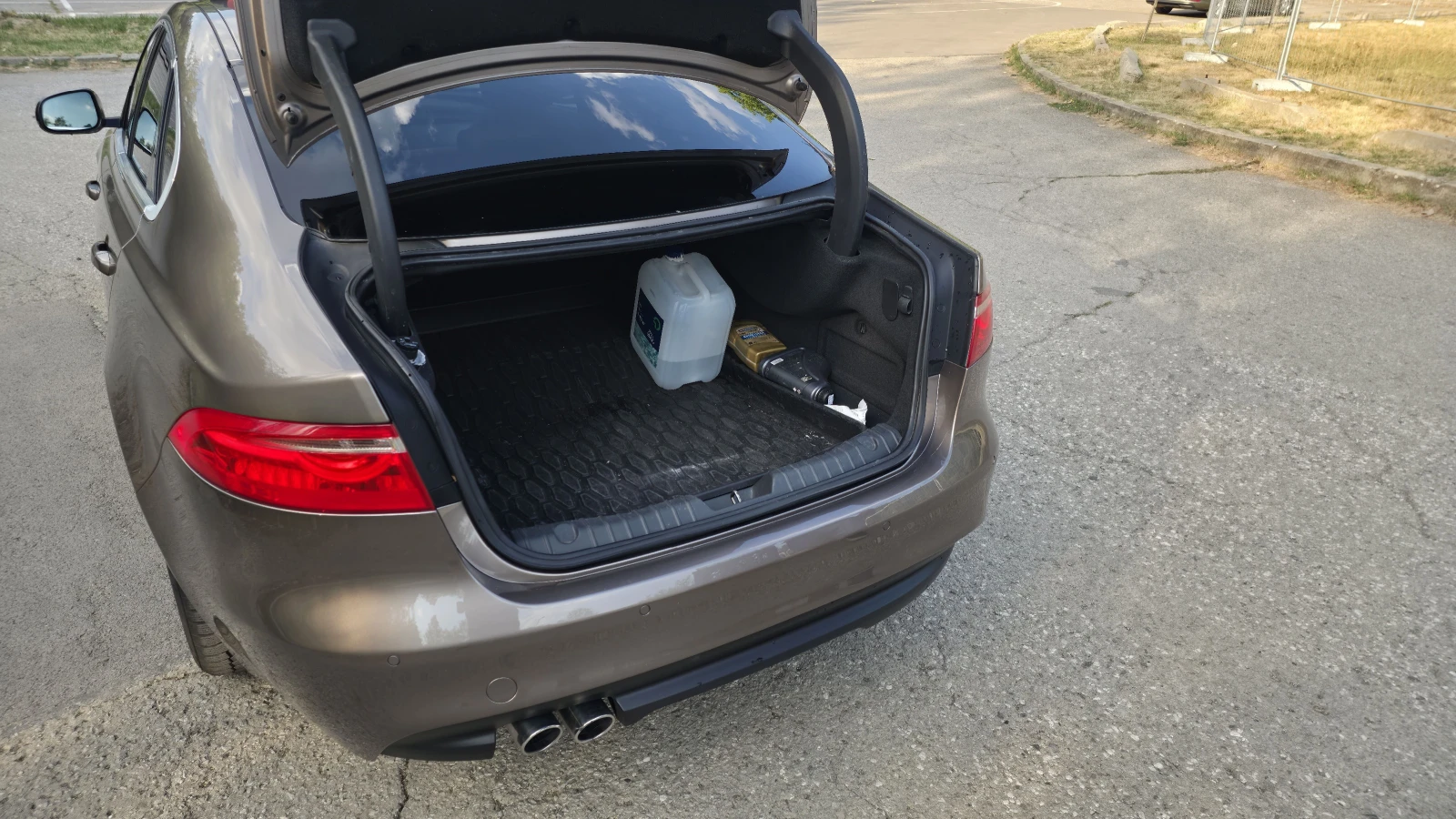 Jaguar Xf 2.0D 4x4, снимка 15 - Автомобили и джипове - 56075893
