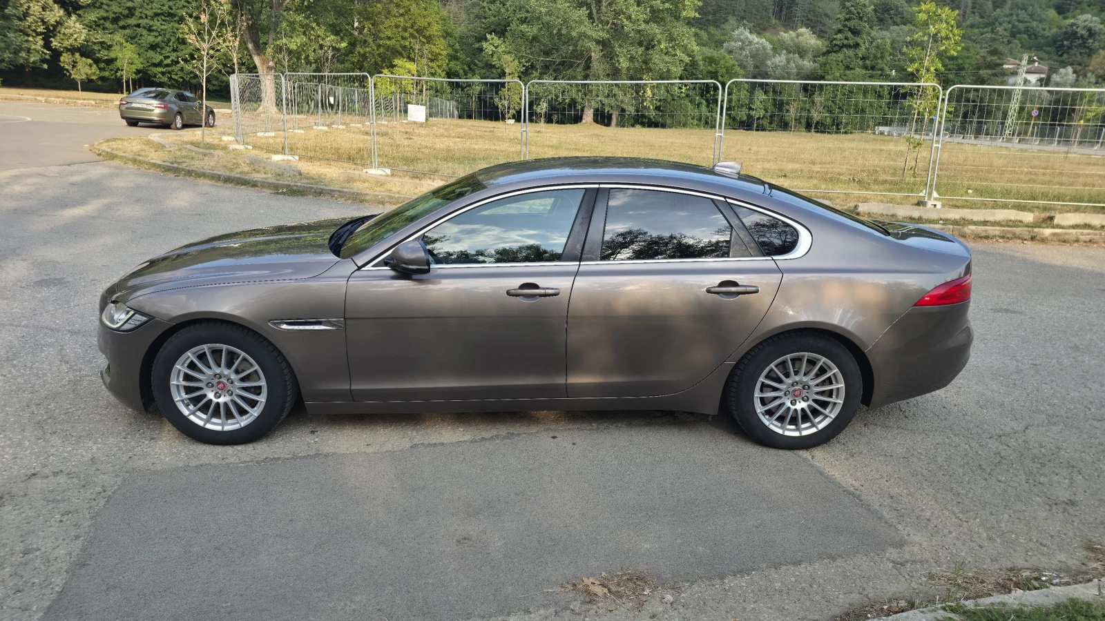 Jaguar Xf 2.0D 4x4, снимка 3 - Автомобили и джипове - 56075893