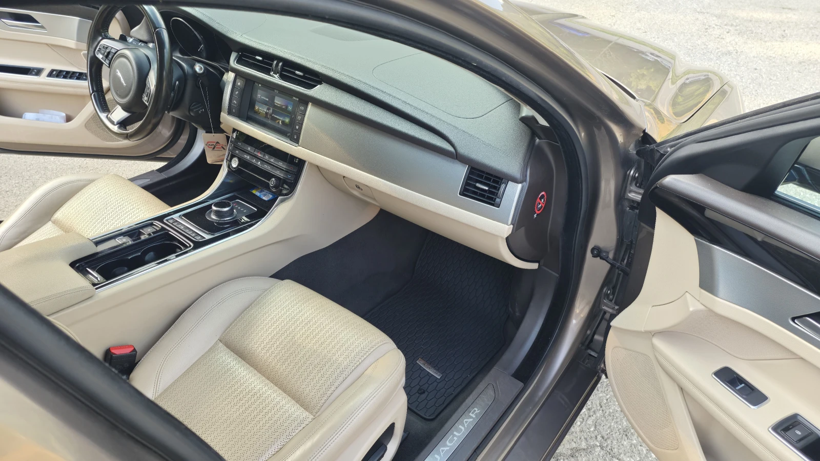 Jaguar Xf 2.0D 4x4, снимка 12 - Автомобили и джипове - 56075893