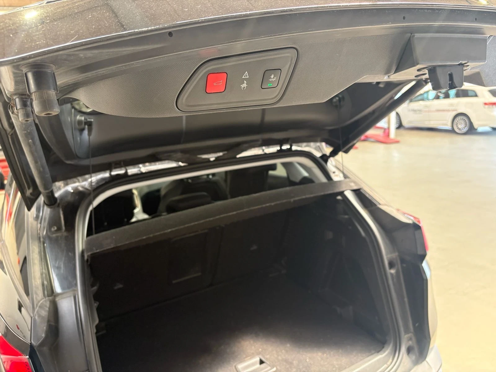 Peugeot 3008 PureTech 130 | EAT6 | Allure, снимка 12 - Автомобили и джипове - 56130672
