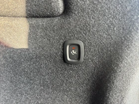 Volvo XC40 EV, снимка 11