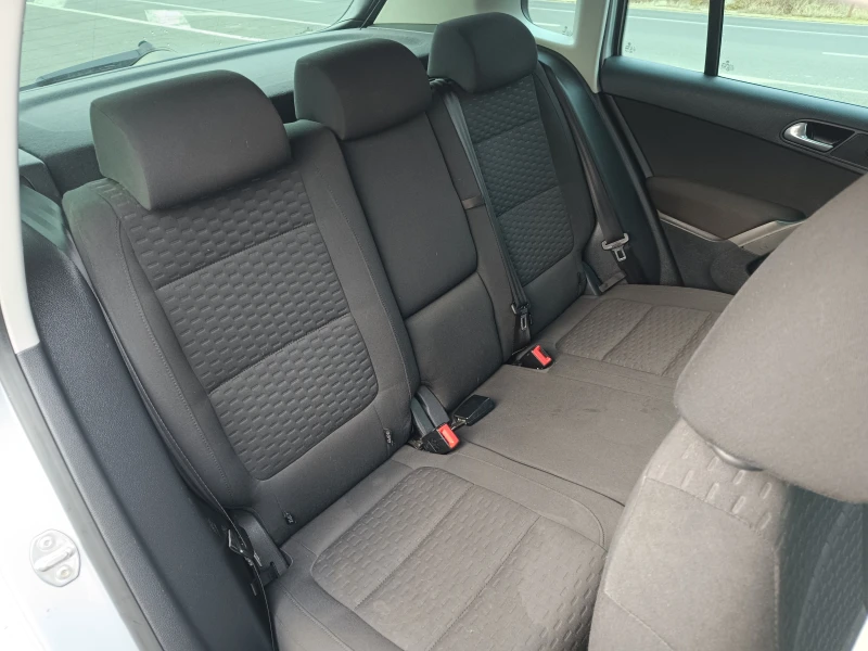 VW Tiguan 2.0TDI 140 4motion, снимка 13 - Автомобили и джипове - 52996196