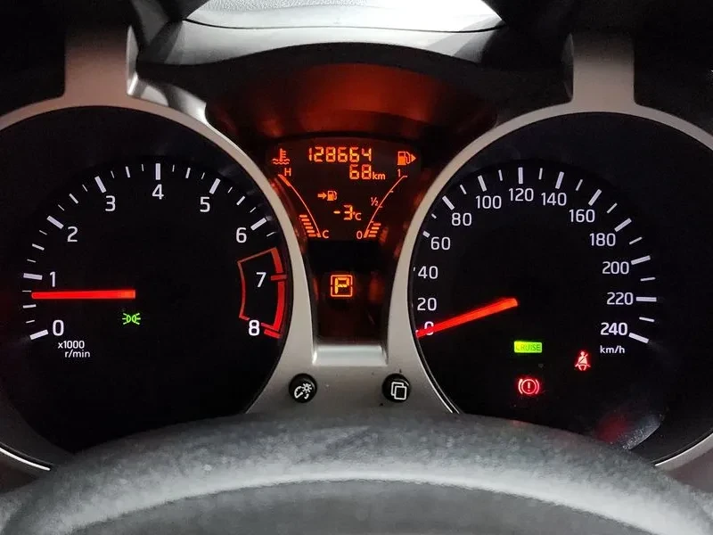 Nissan Juke  1.6 Sv F15, снимка 8 - Автомобили и джипове - 55011255