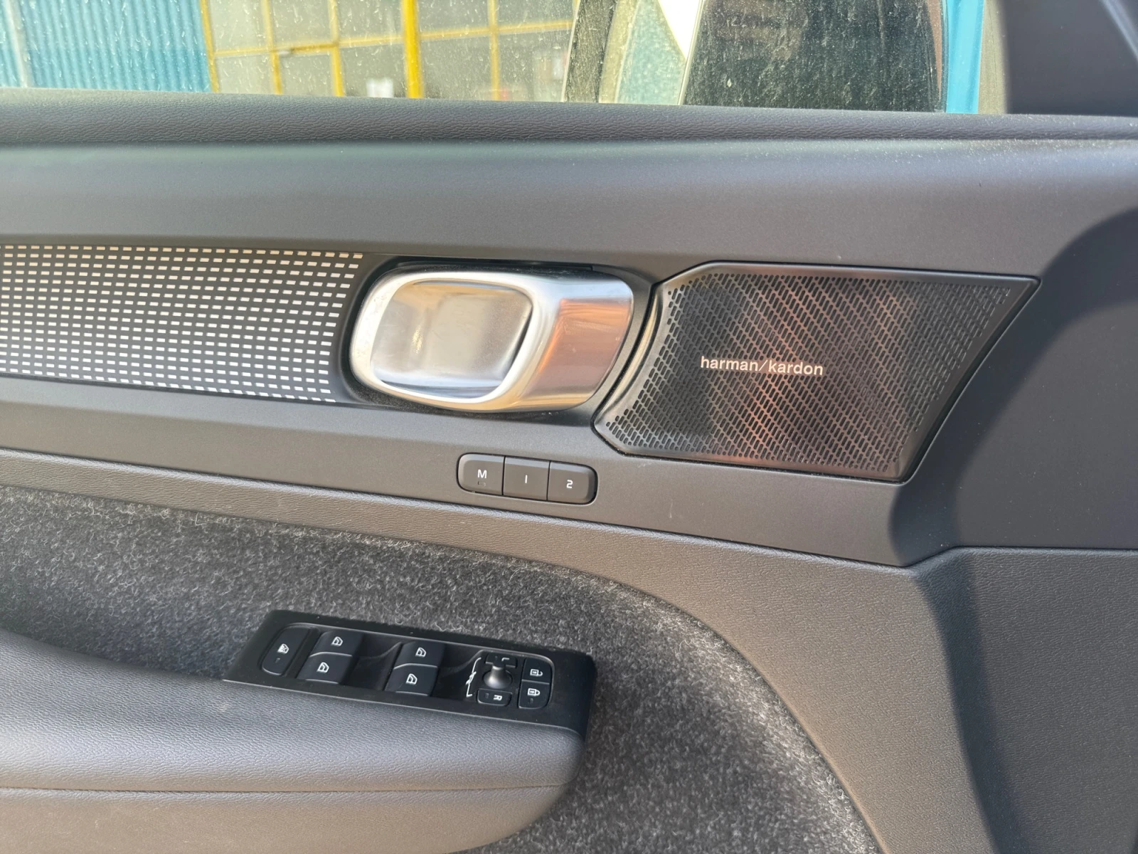 Volvo XC40 EV, снимка 6 - Автомобили и джипове - 54005134