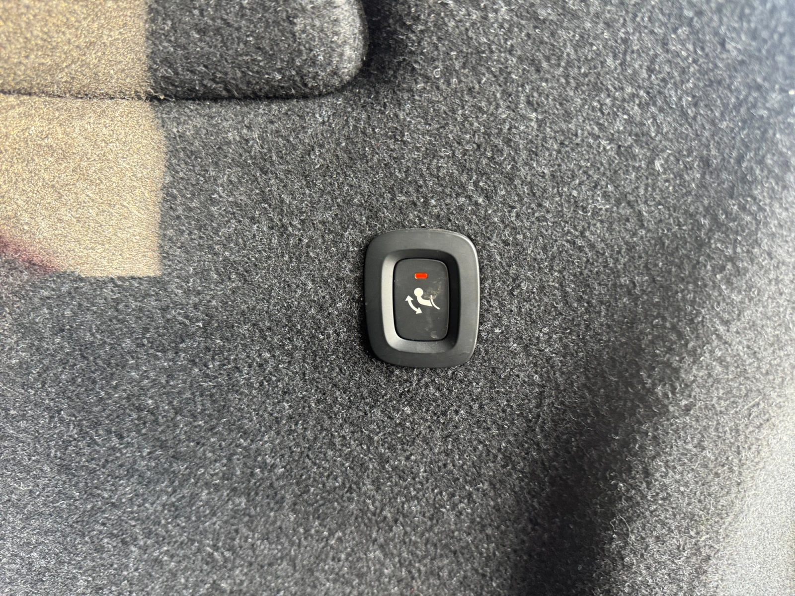 Volvo XC40 EV, снимка 11 - Автомобили и джипове - 54005134