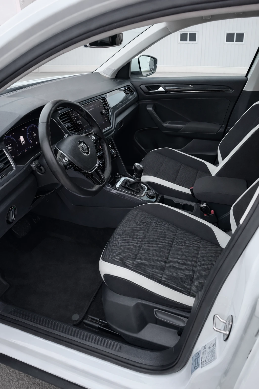 VW T-Roc 2.0 TDI 4Motion DSG Дигитално табло, снимка 10 - Автомобили и джипове - 54009602