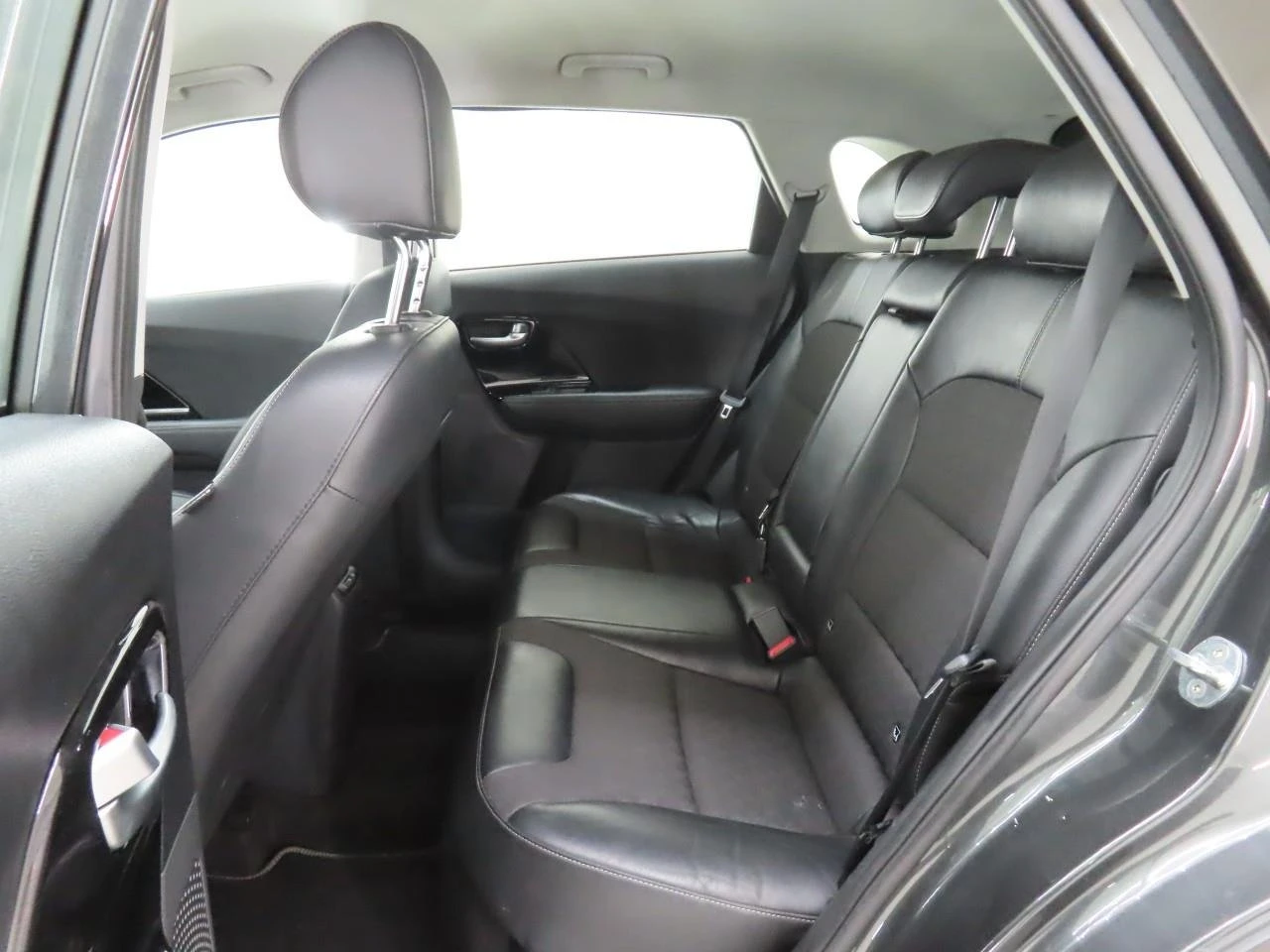 Kia Niro GDI DynamicLine, снимка 10 - Автомобили и джипове - 54468095
