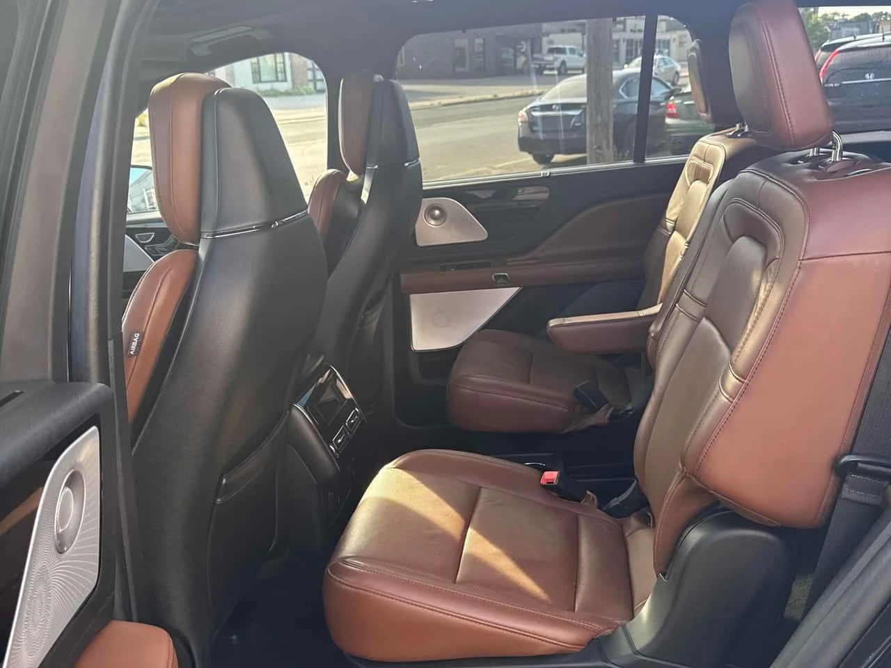 Lincoln Aviator  Reserve * CARFAX * БЕЗ ПЪРВОНАЧАЛНА ВНОСКА, снимка 11 - Автомобили и джипове - 55025541