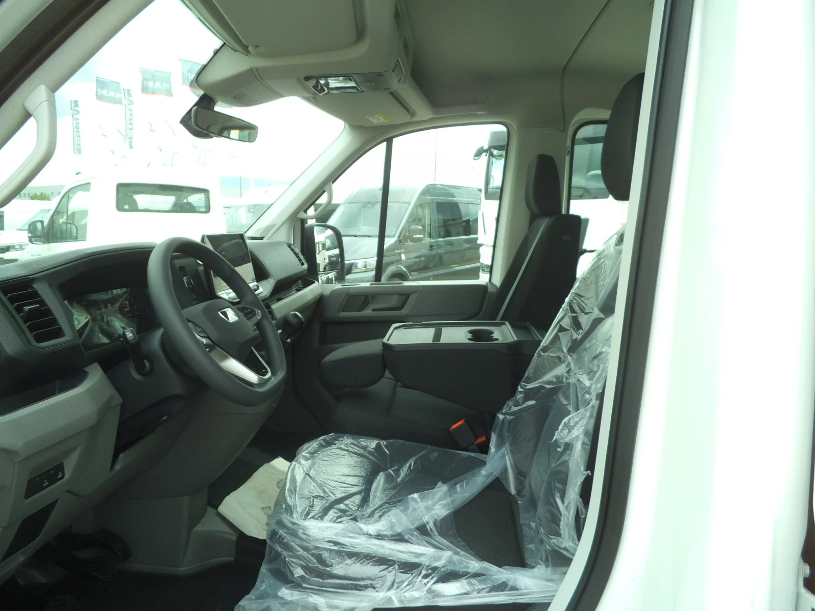 Man TGE 3.140__Crew Cab  | Mobile.bg   13