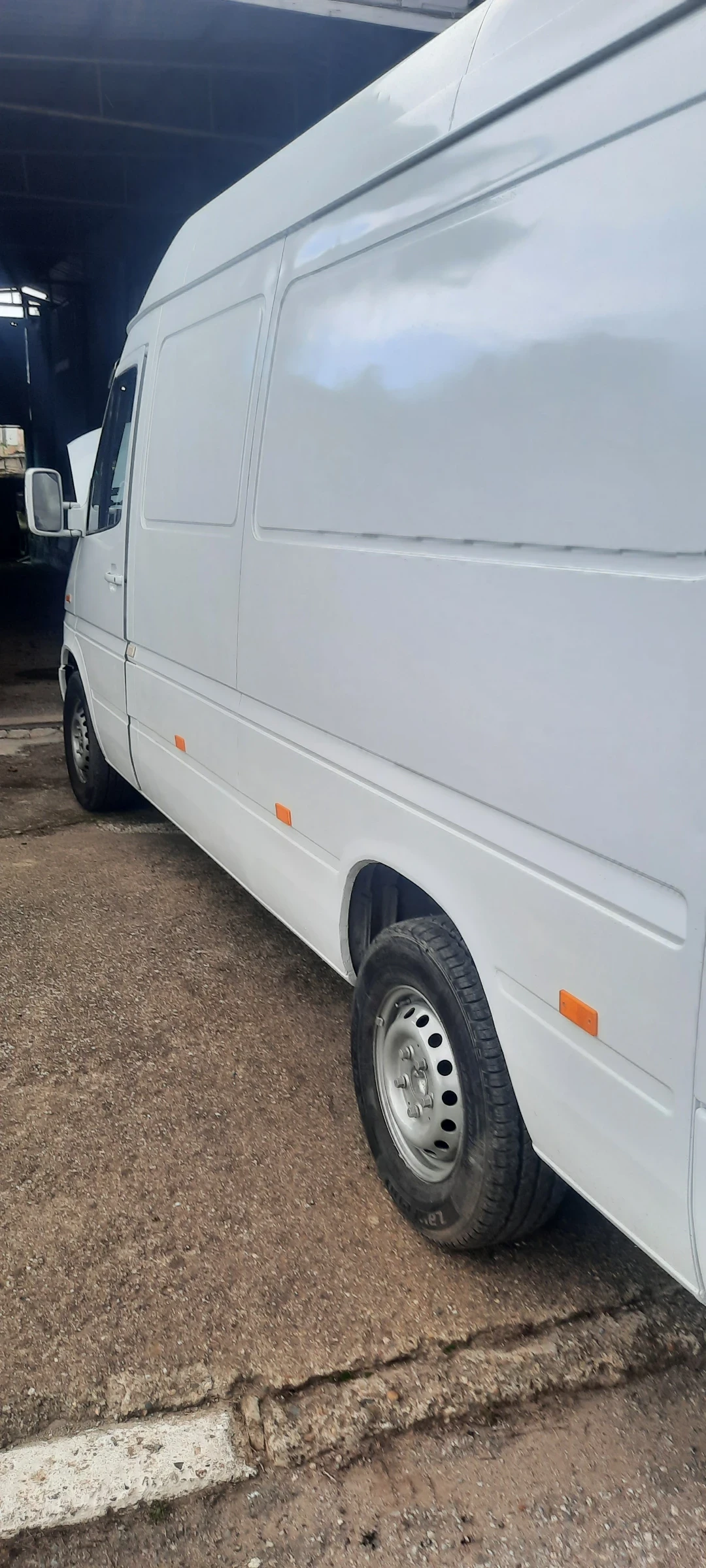 Mercedes-Benz Sprinter 208  - изображение 9