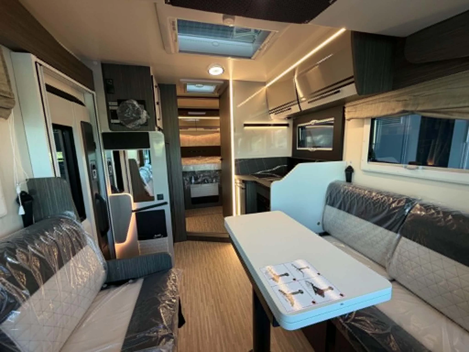 Кемпер McLouis Nevis 881 2026 FULL LED, снимка 3 - Каравани и кемпери - 54918797