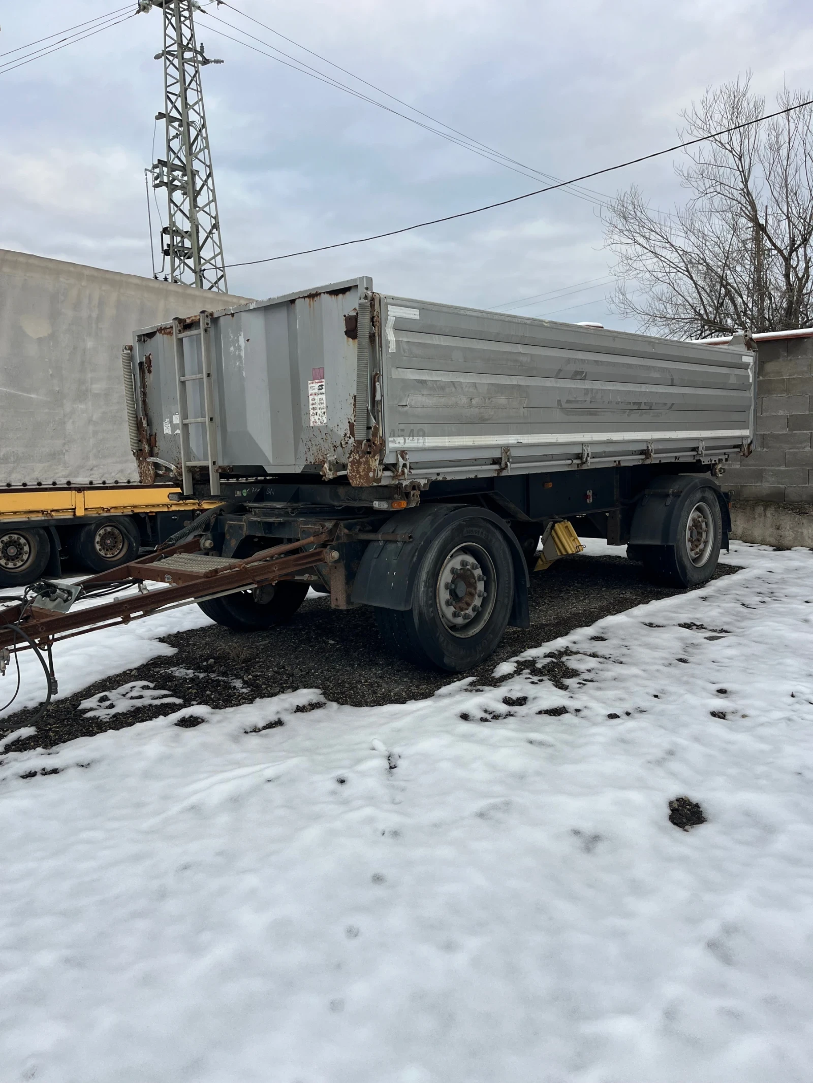 За камион Други Schwarzmuller САМОСВАЛ