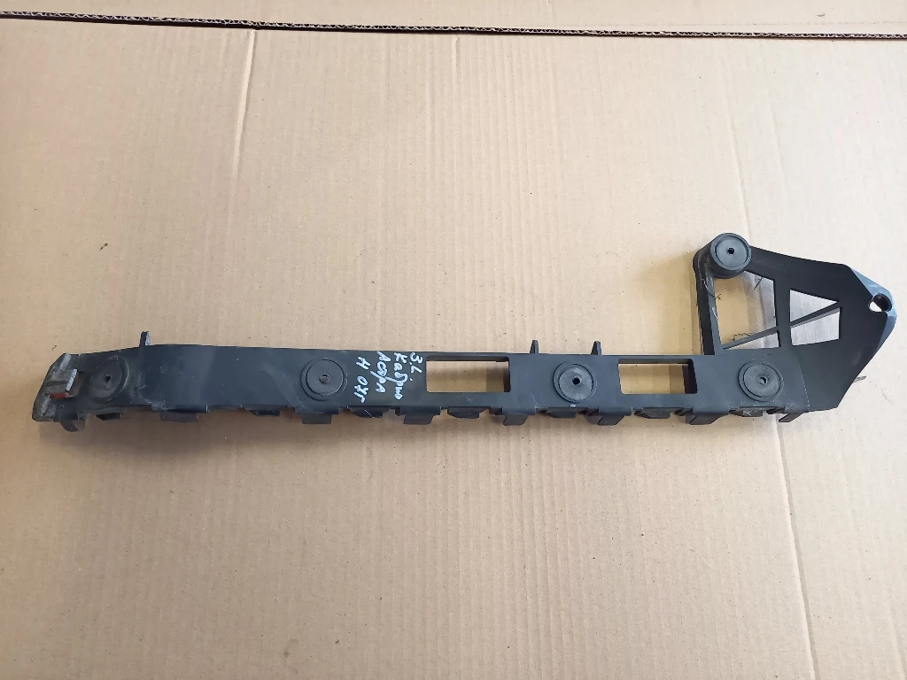 Водач задна броня ляв Опел Астра Н 1.9цдти