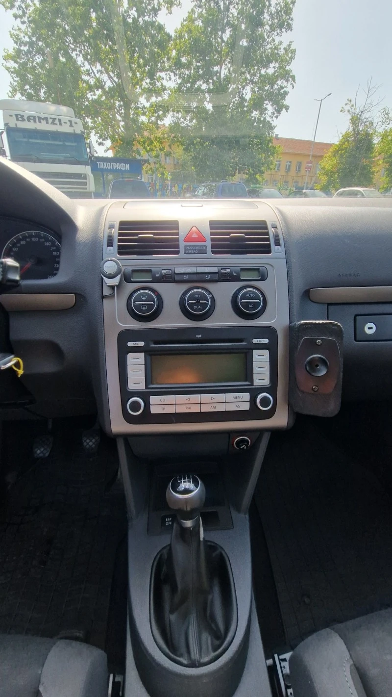 VW Touran 1.9 TDI, снимка 13 - Автомобили и джипове - 46431189