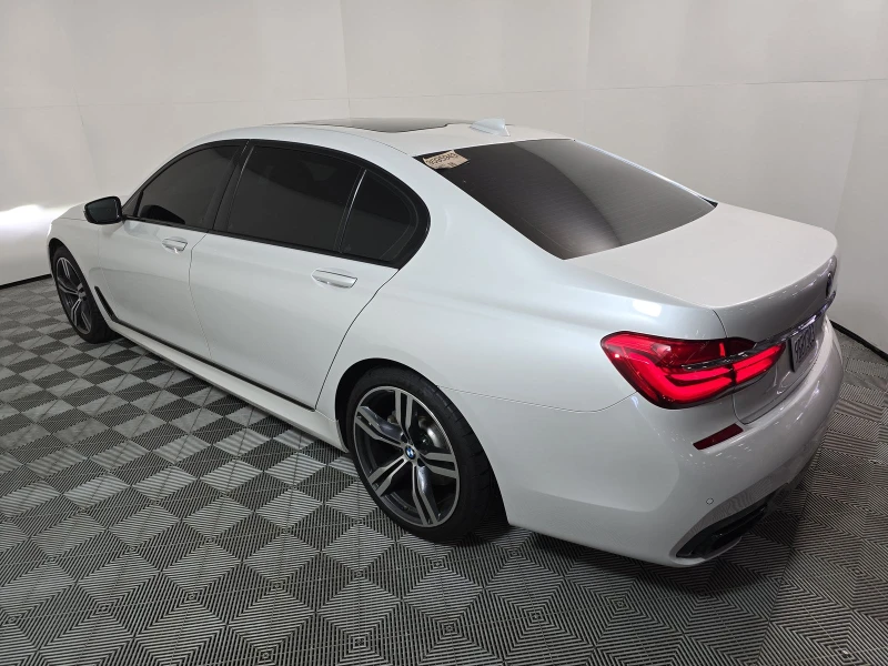 BMW 740 M SPORT LINE* Harmon Kardon* HeadUP* Камери* , снимка 6 - Автомобили и джипове - 47900187