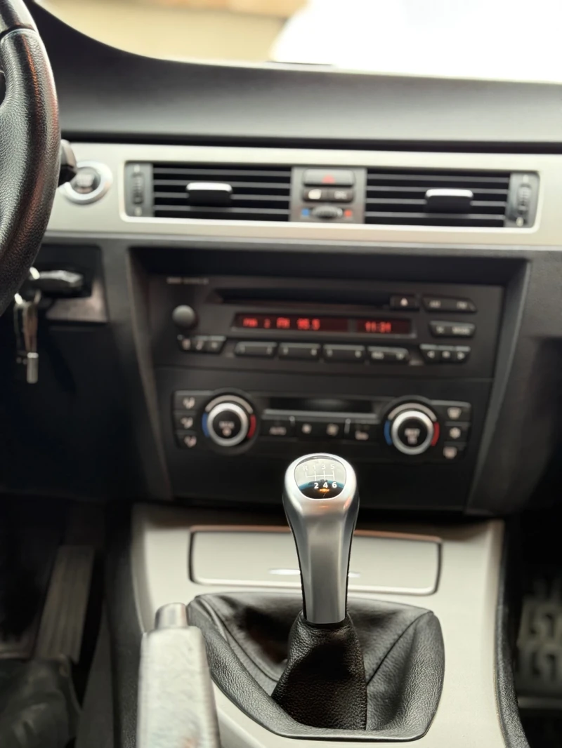 BMW 320, снимка 10 - Автомобили и джипове - 52479201