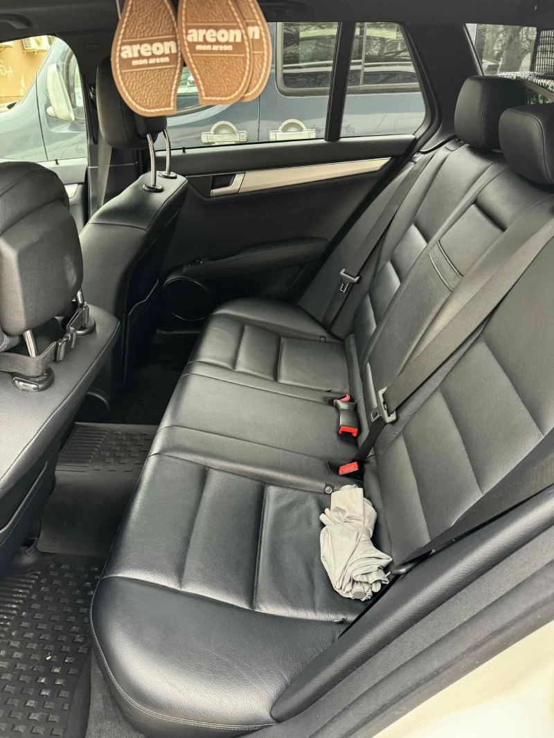 Mercedes-Benz C 250 4 Matic * Carplay * Сменена верига, снимка 11 - Автомобили и джипове - 52548421