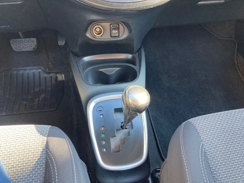 Toyota Yaris, снимка 6 - Автомобили и джипове - 52663666