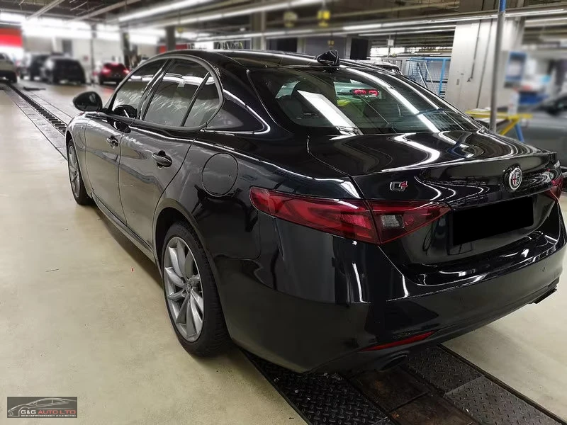 Alfa Romeo Giulia 2.0TURBO-Q4/280HP/BI-XEN/ACC/CAM/KLESS/102g - изображение 2