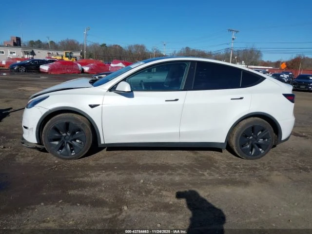 Tesla Model Y DUAL MOTOR ALL-WHEEL DRIVE, снимка 14 - Автомобили и джипове - 53361762