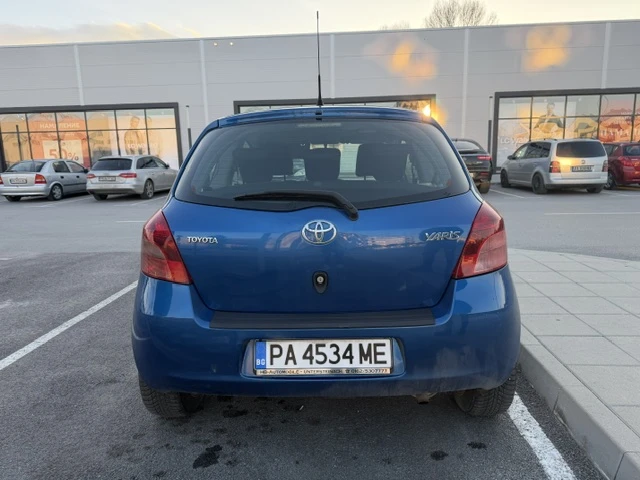 Toyota Yaris 1.3, 87кс, снимка 4 - Автомобили и джипове - 53586694