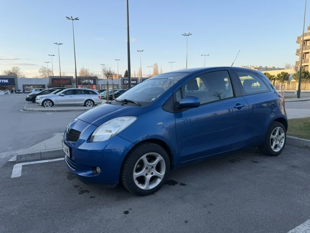 Toyota Yaris 1.3, 87кс, снимка 6 - Автомобили и джипове - 53586694