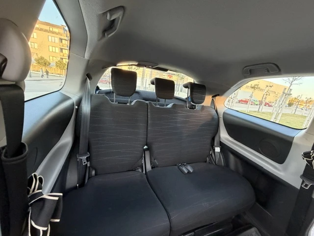 Toyota Yaris 1.3, 87кс, снимка 9 - Автомобили и джипове - 53586694