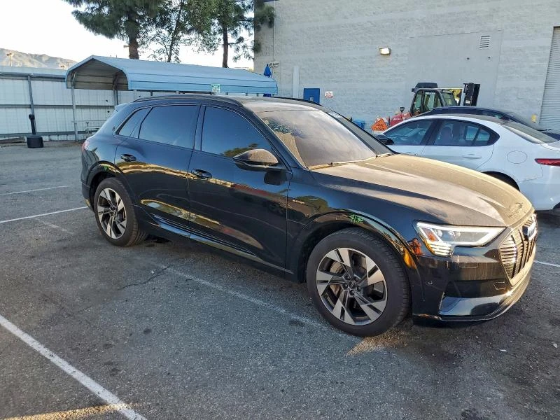 Audi E-Tron Premium Quattro, снимка 4 - Автомобили и джипове - 53838301