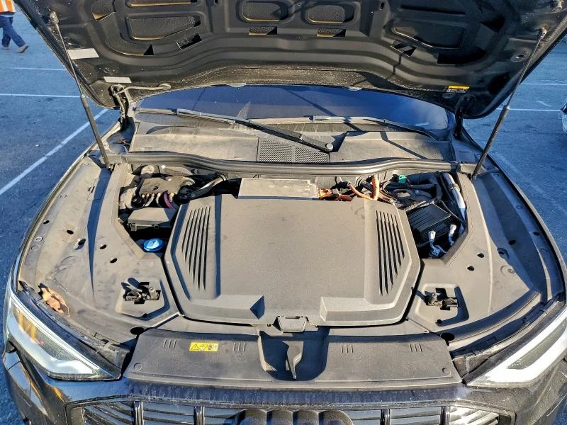 Audi E-Tron Premium Quattro, снимка 12 - Автомобили и джипове - 53838301