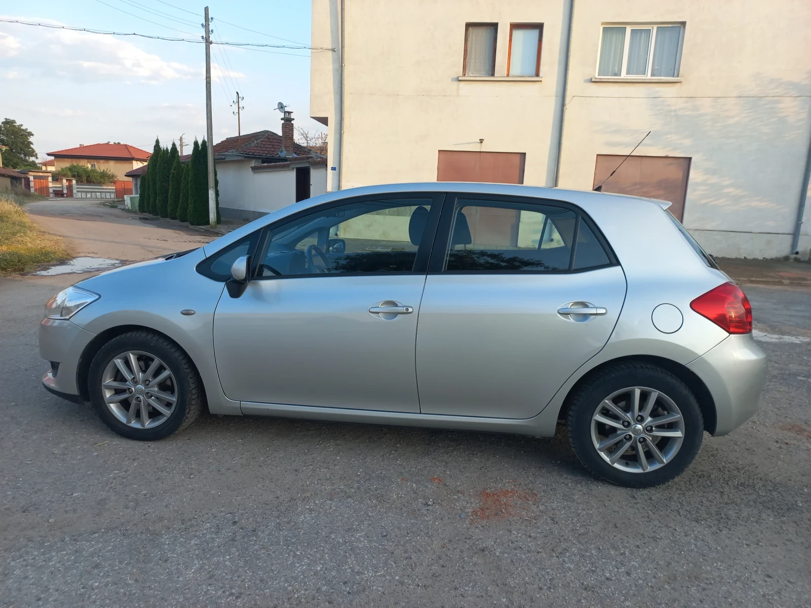 Toyota Auris 2.0 - изображение 4