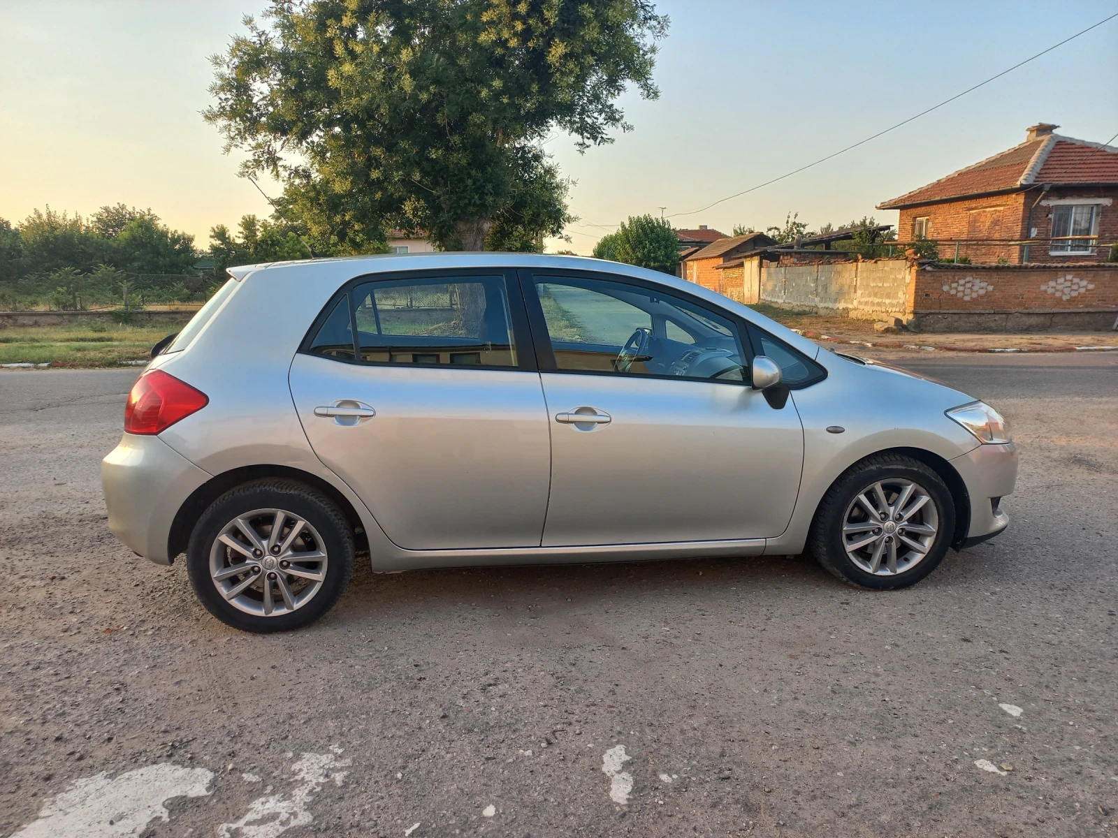 Toyota Auris 2.0 - изображение 3