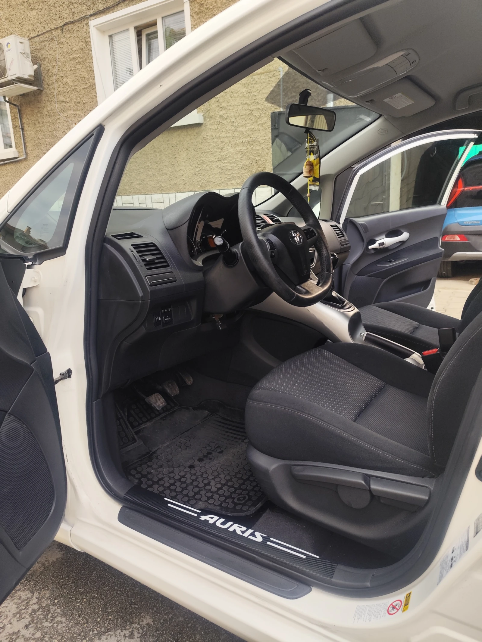 Toyota Auris  - изображение 9