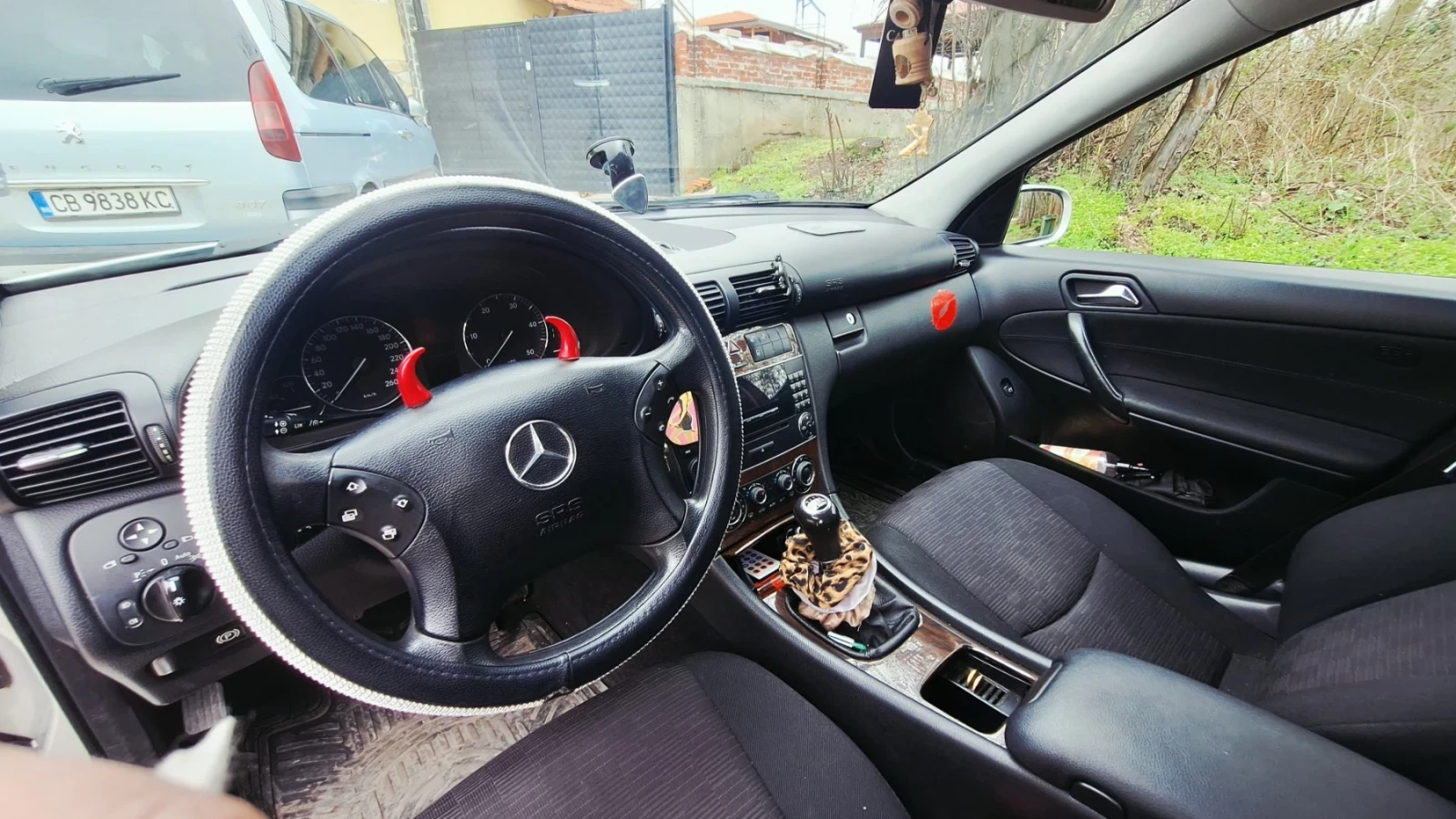 Mercedes-Benz C 220 Седан, снимка 8 - Автомобили и джипове - 54039297