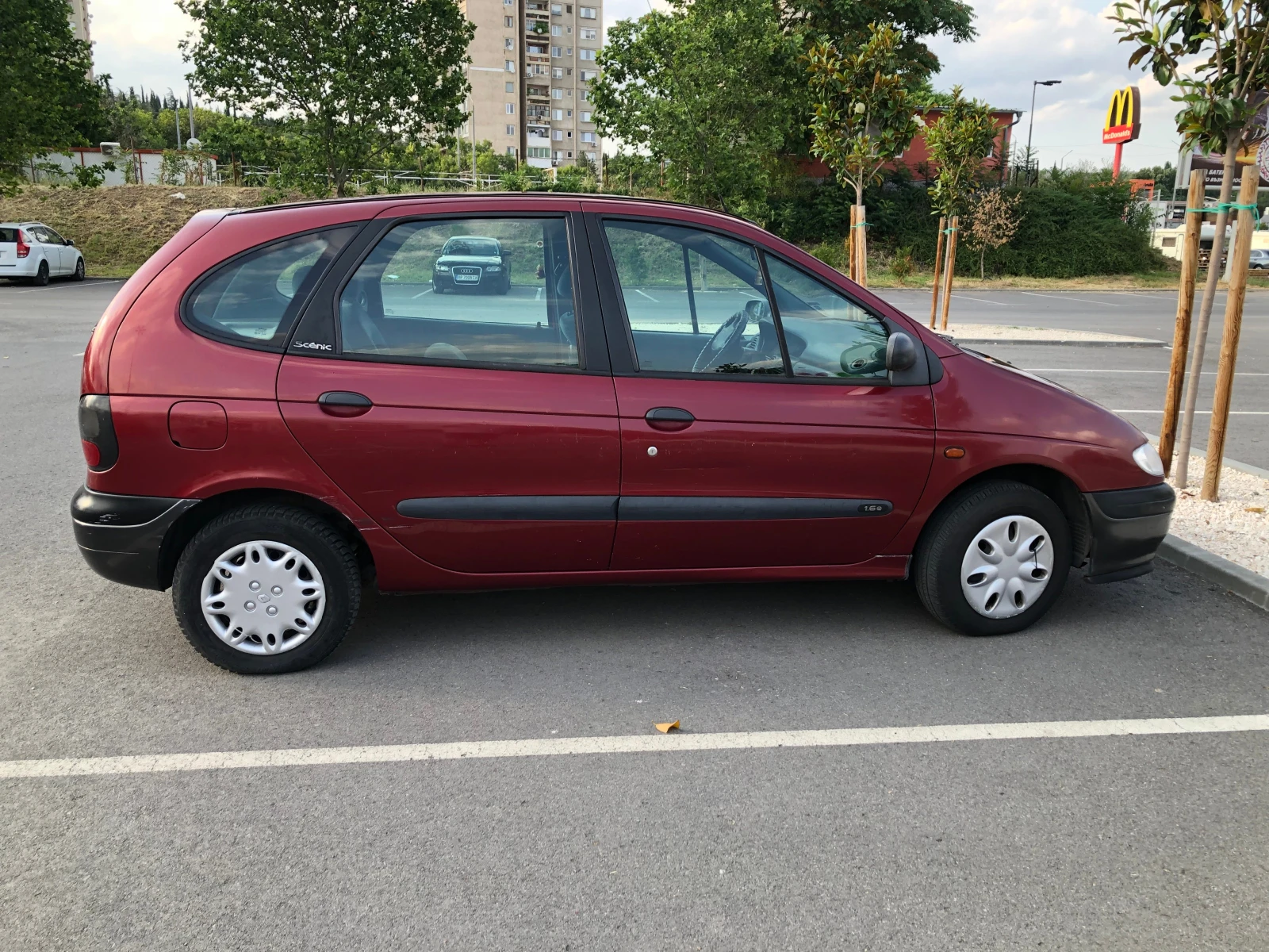 Renault Scenic 1.6 e, снимка 5 - Автомобили и джипове - 54710040