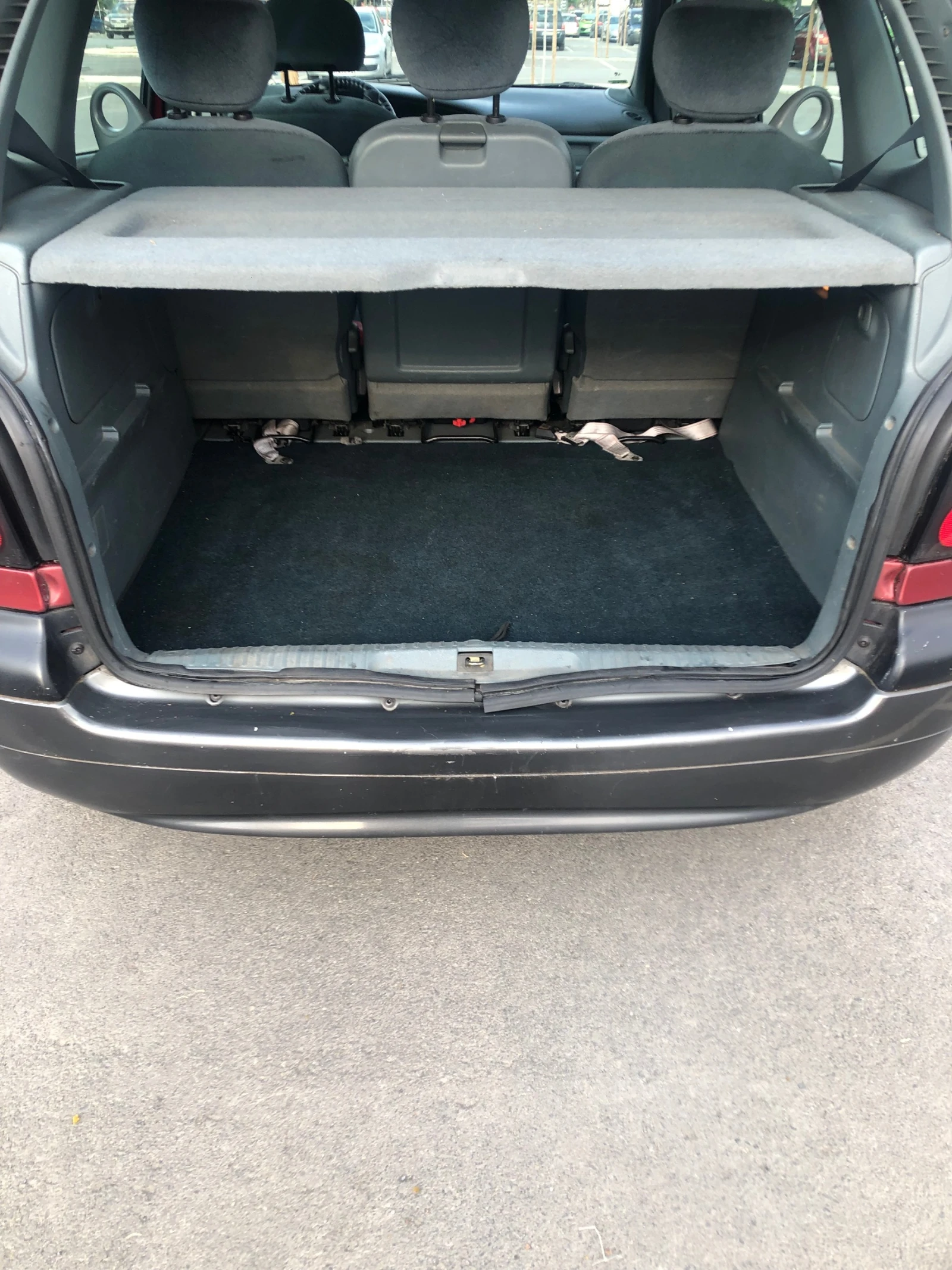 Renault Scenic 1.6 e, снимка 10 - Автомобили и джипове - 54710040