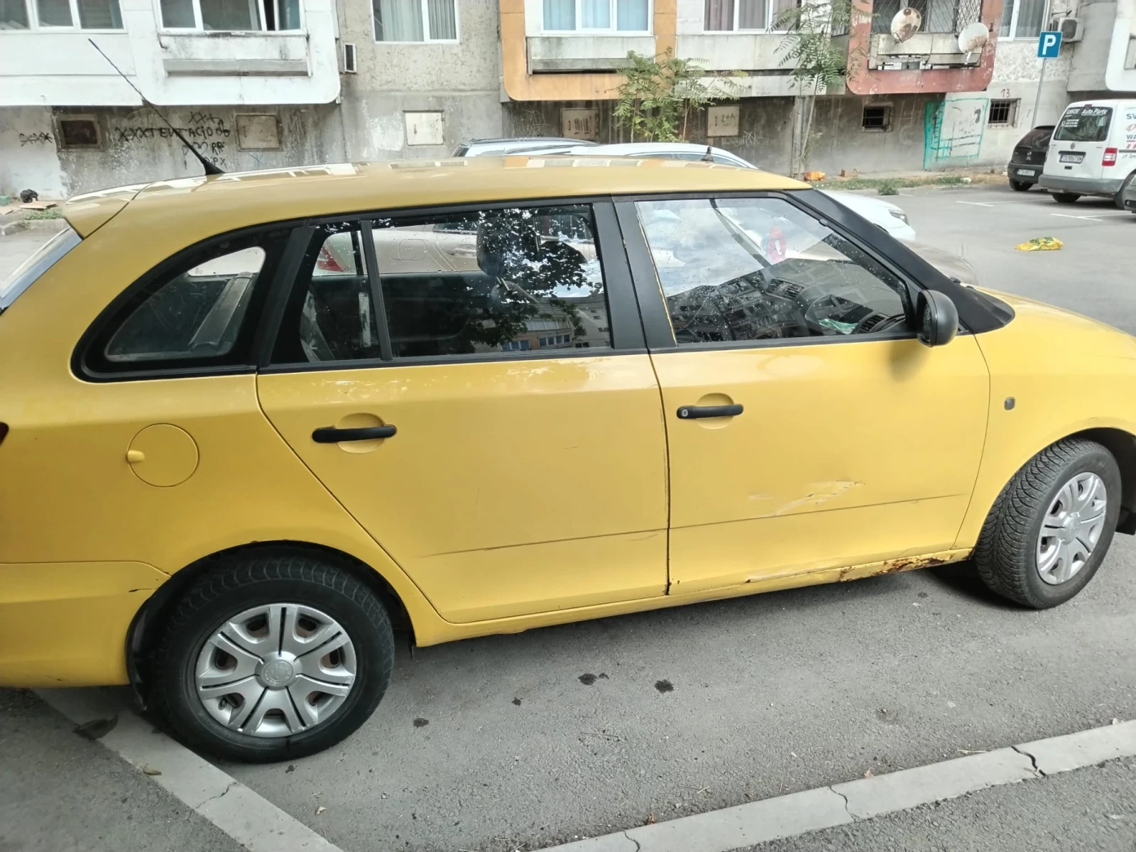 Skoda Fabia, снимка 10 - Автомобили и джипове - 55667647