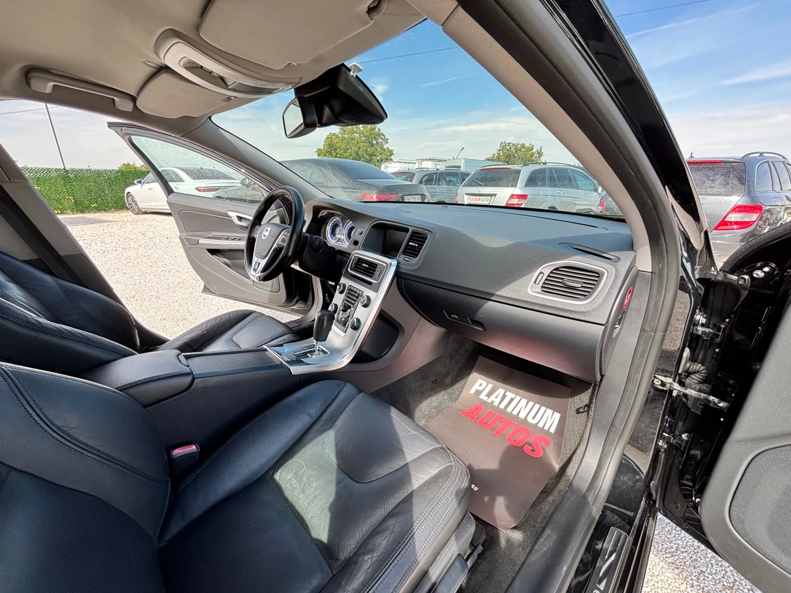 Volvo S60 2.0D/R-DESING/АВТОМАТ/NAVI/ПОДГРЕВ, снимка 10 - Автомобили и джипове - 56223481