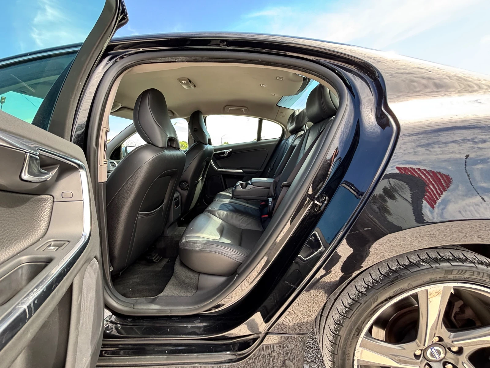 Volvo S60 2.0D/R-DESING/АВТОМАТ/NAVI/ПОДГРЕВ, снимка 12 - Автомобили и джипове - 56223481
