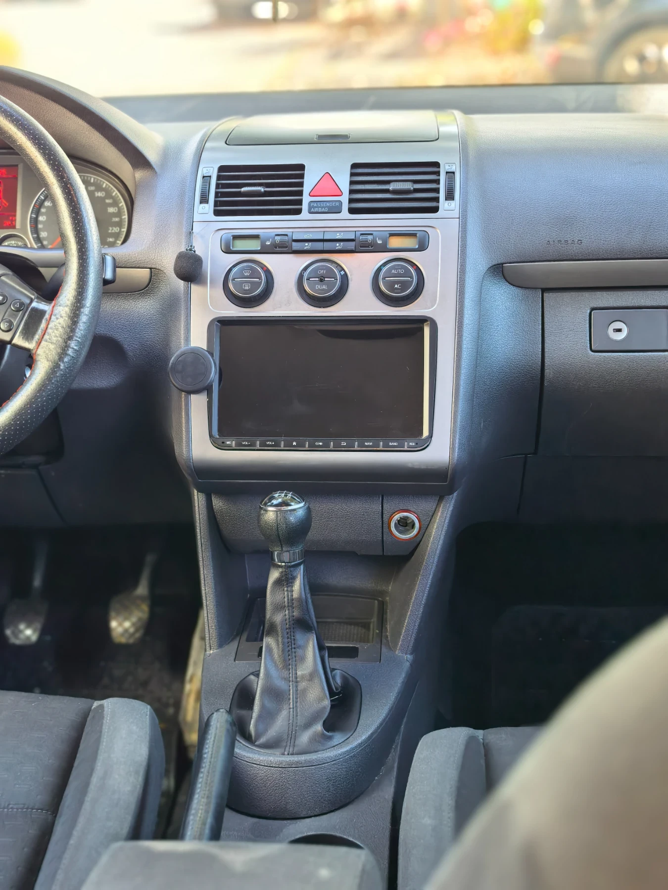 VW Touran 1.9 TDI 105 кс, снимка 5 - Автомобили и джипове - 56605489