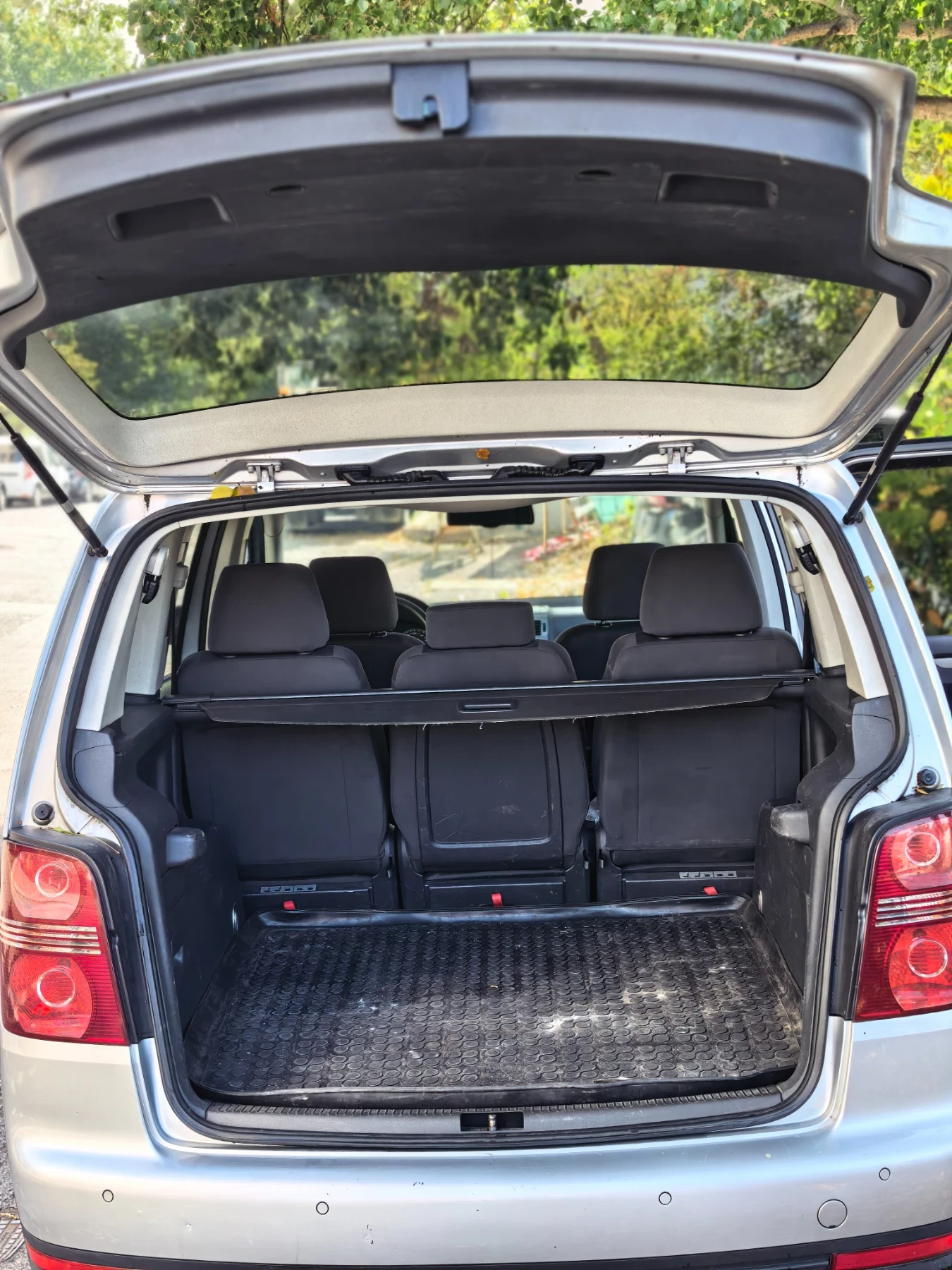 VW Touran 1.9 TDI 105 кс, снимка 3 - Автомобили и джипове - 56605489