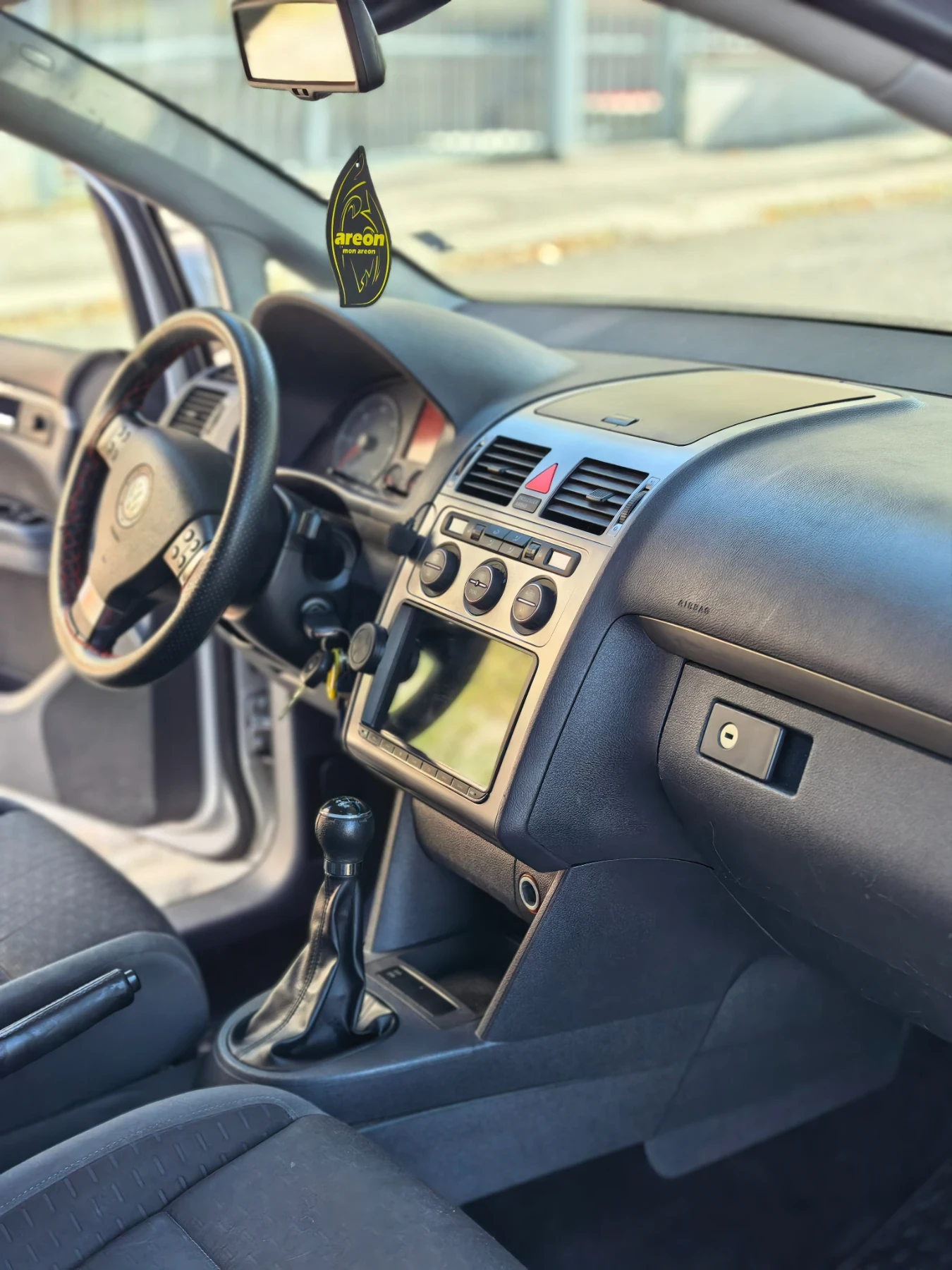VW Touran 1.9 TDI 105 кс, снимка 12 - Автомобили и джипове - 56605489