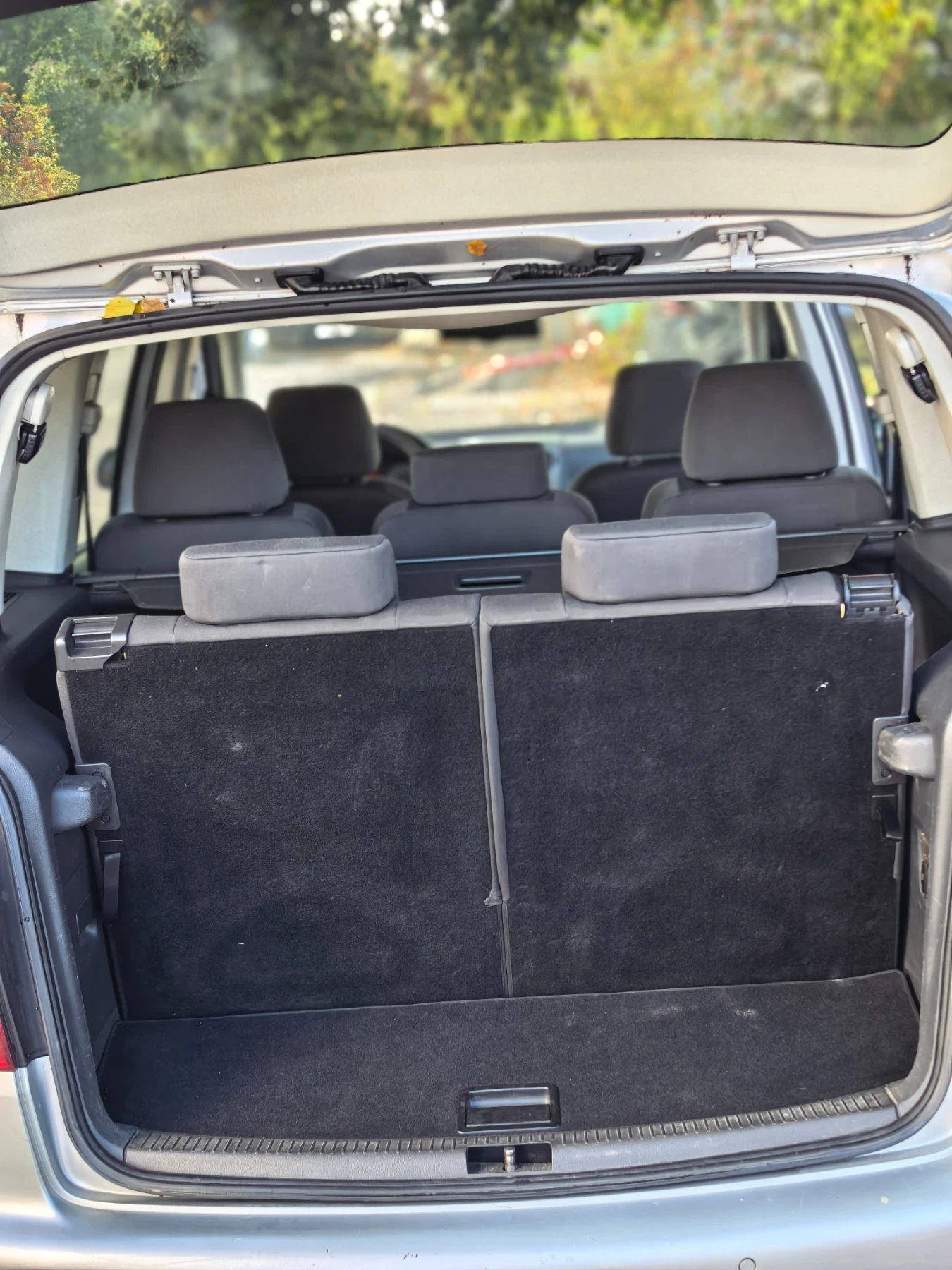 VW Touran 1.9 TDI 105 кс, снимка 2 - Автомобили и джипове - 56605489