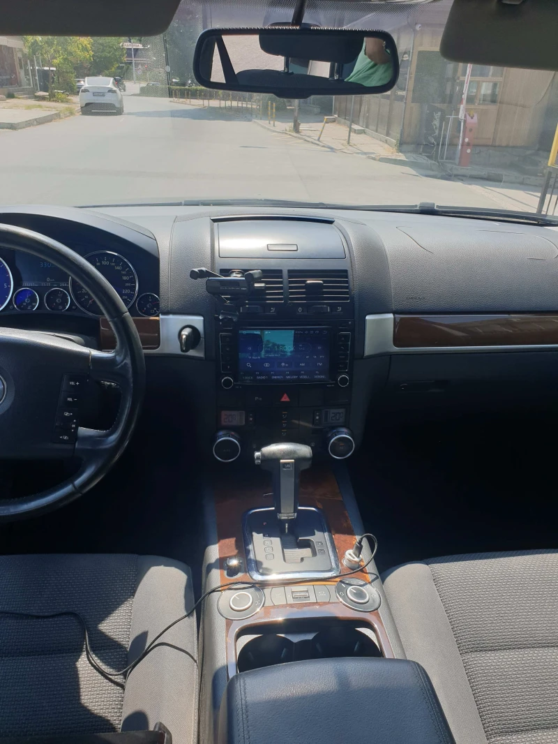 VW Touareg ПЪРВИ СОБСТВЕНИК, снимка 8 - Автомобили и джипове - 52751536