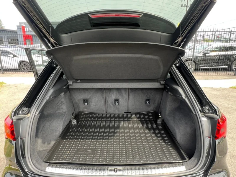 Audi Q3 Premium Plus* S Line* АвтоКредит* (ЦЕНА ДО БГ)* , снимка 13 - Автомобили и джипове - 53372697