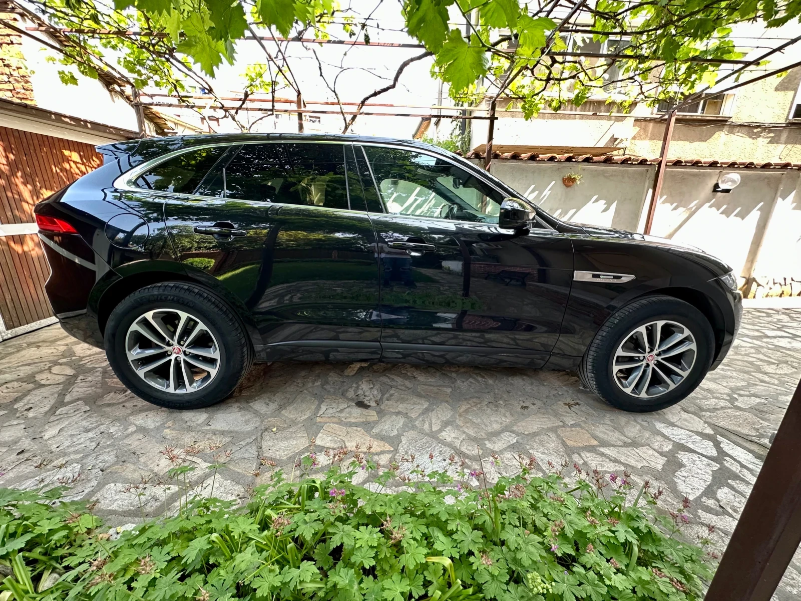 Jaguar F-PACE 2.0D AWD R-Sport - изображение 2