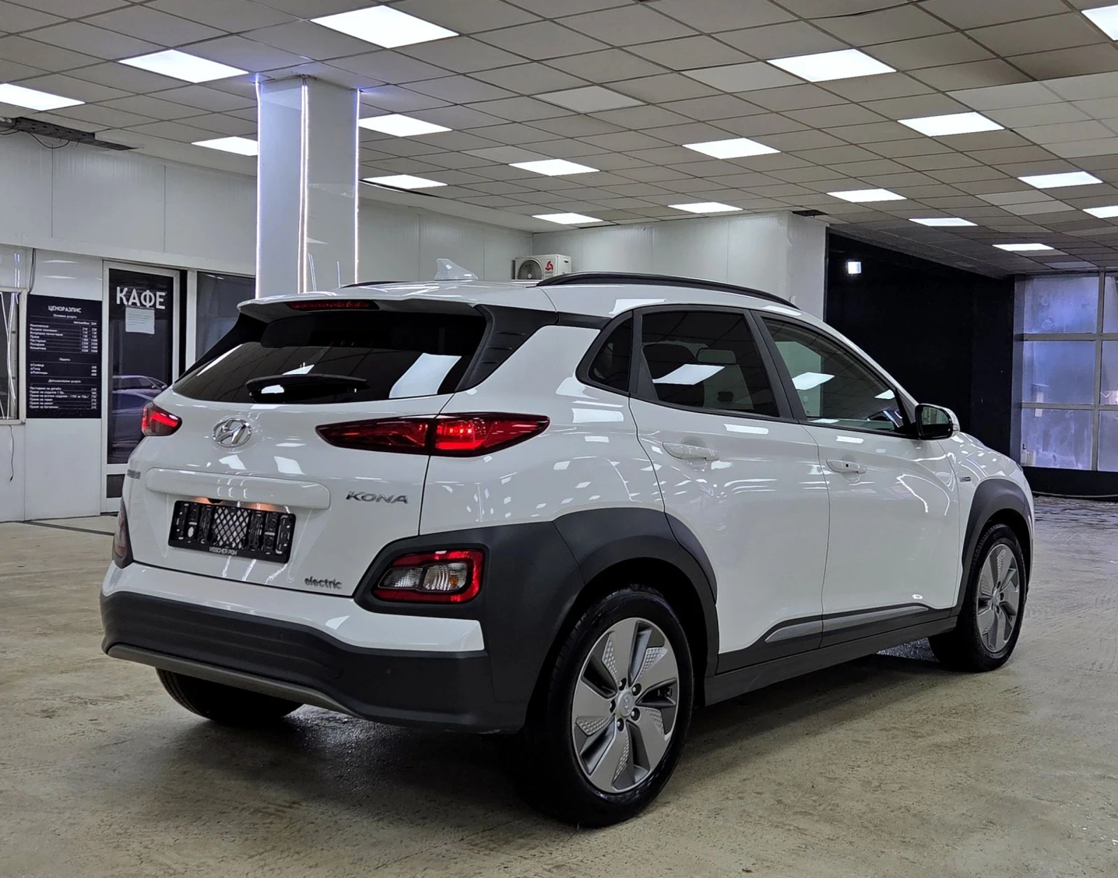 Hyundai Kona 64KWh/Premium/Blue Link/SOH100%, снимка 4 - Автомобили и джипове - 53714251