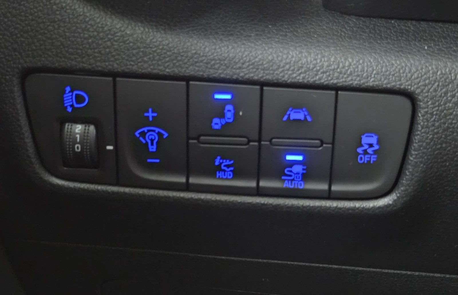 Hyundai Kona 64KWh/Premium/Blue Link/SOH100%, снимка 15 - Автомобили и джипове - 53714251